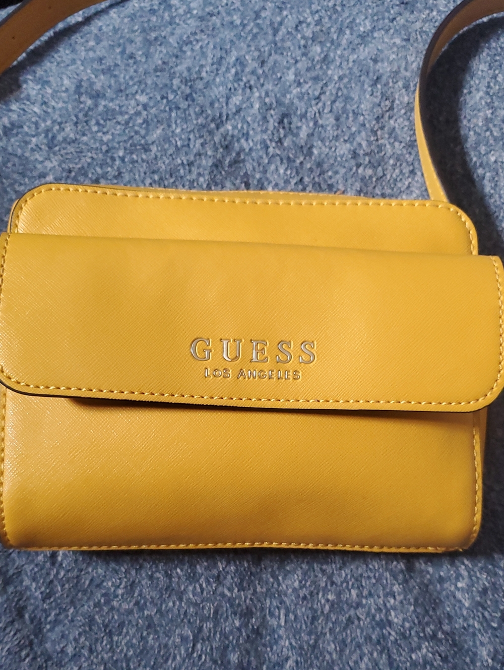 GUESS Los Angeles Mustard Yellow Crossbody Camera Bag Purse Perfect Condition